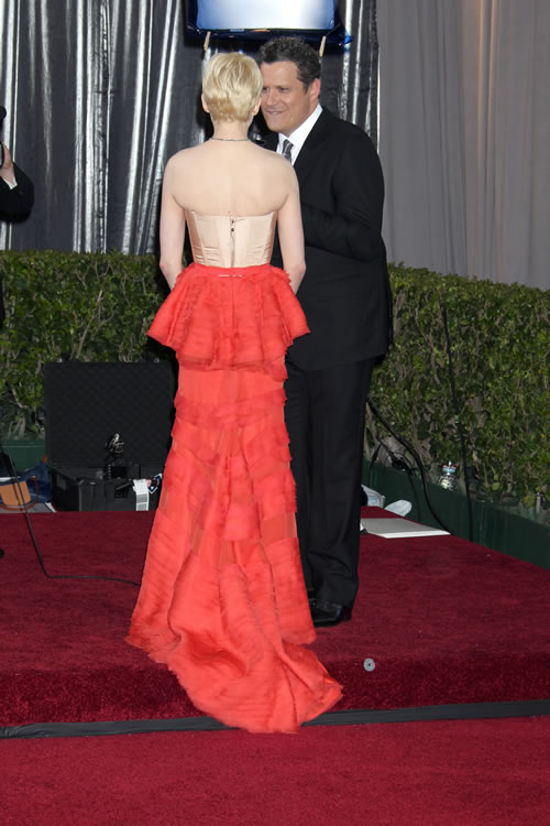 Oscars 2012: Michelle Williams Wows in Red Louis Vuitton Dress That Took  300 Hours to Make [PHOTOS]