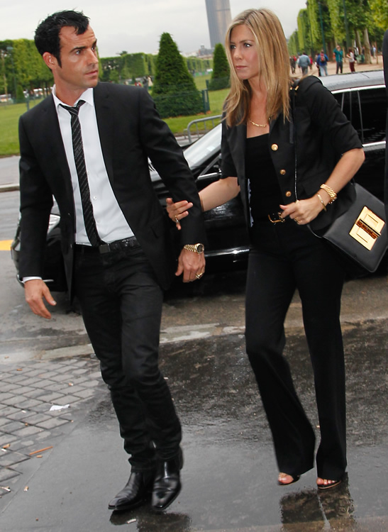 Jennifer Aniston and her Tom Ford bag on the left  Jennifer aniston, Jennifer  aniston style, Fashion