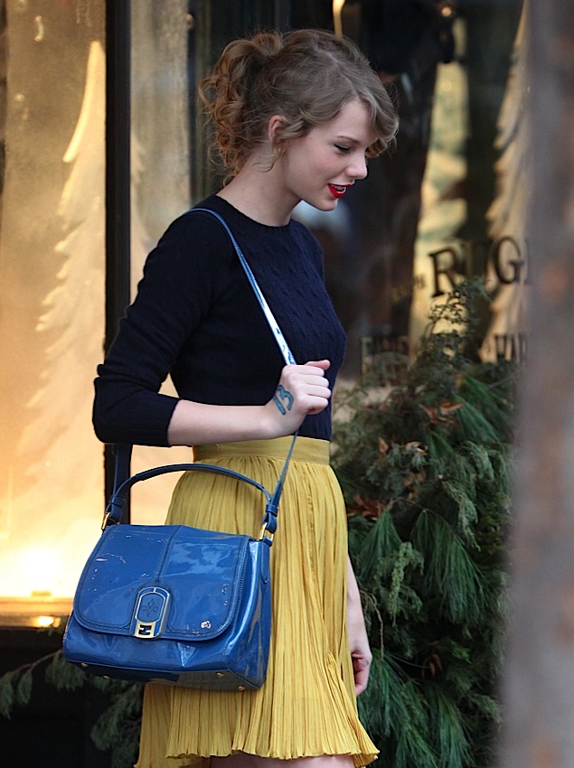 Taylor Swift adds a Mark Cross bag to her simple ensemble - PurseBlog