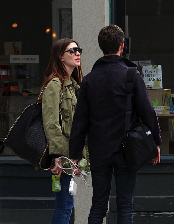 The Many Bags of Anne Hathaway - PurseBlog