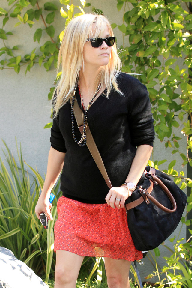 bagfetishperson: Reese Witherspoon and Louis Vuitton W bag