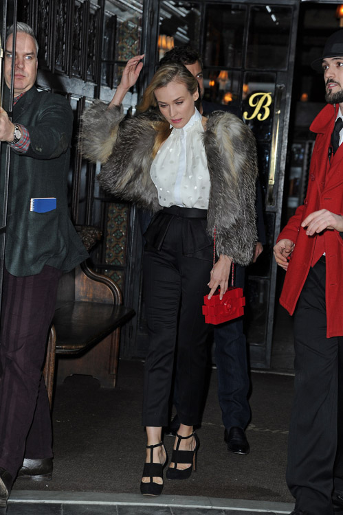 Diane Kruger Carrying Louis Vuitton  Diane kruger style, Nice dresses,  Fashion