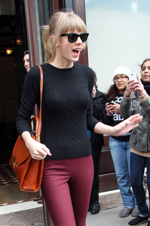 Taylor Swift adds a Mark Cross bag to her simple ensemble - PurseBlog