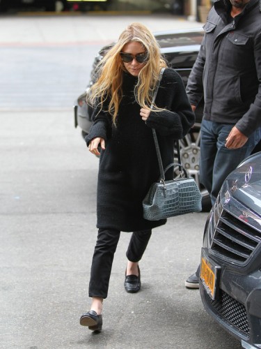 Mary-Kate Olsen steps out in a petite alligator bag from The Row ...