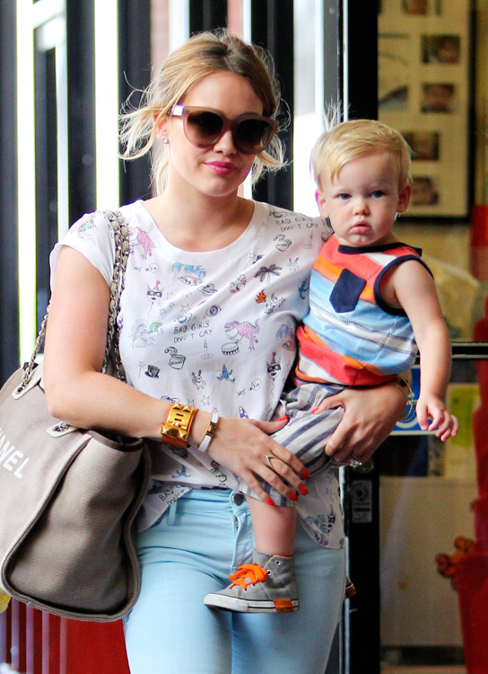 Hilary Duff Doubles Up with Bags from Louis Vuitton and Goyard - PurseBlog