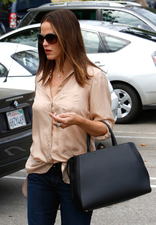 19 Hands-Free Bags Inspired by Blake Likely, Jennifer Garner, and More