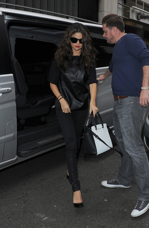 Selena Gomez Carries Our Favorite MICHAEL Michael Kors Bag - PurseBlog