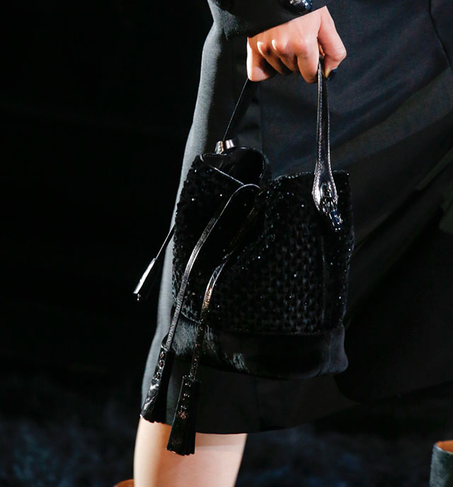 Marc Jacobs’ Last Show at Louis Vuitton was an All Black Swan Song ...