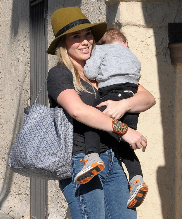 Hilary Duff uses Goyard as her baby bag - PurseBlog