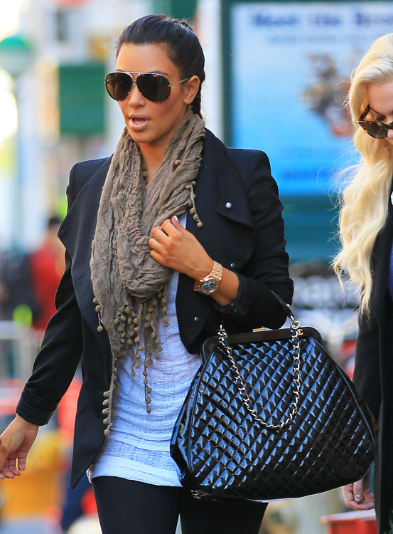 Kim Kardashian  Kardashian style, Fashion, Louis vuitton bag
