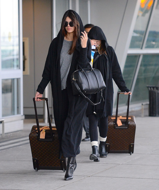 04.02.14: [HQ] Kendall, Kylie and Khoe arriving at LAX  Louis vuitton bag  neverfull, Kylie jenner photos, Kendall and kylie jenner