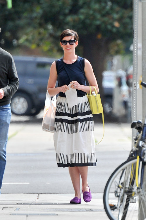 Anne Hathaway Enjoys Sunny LA with a Sunny Balenciaga Bag - PurseBlog