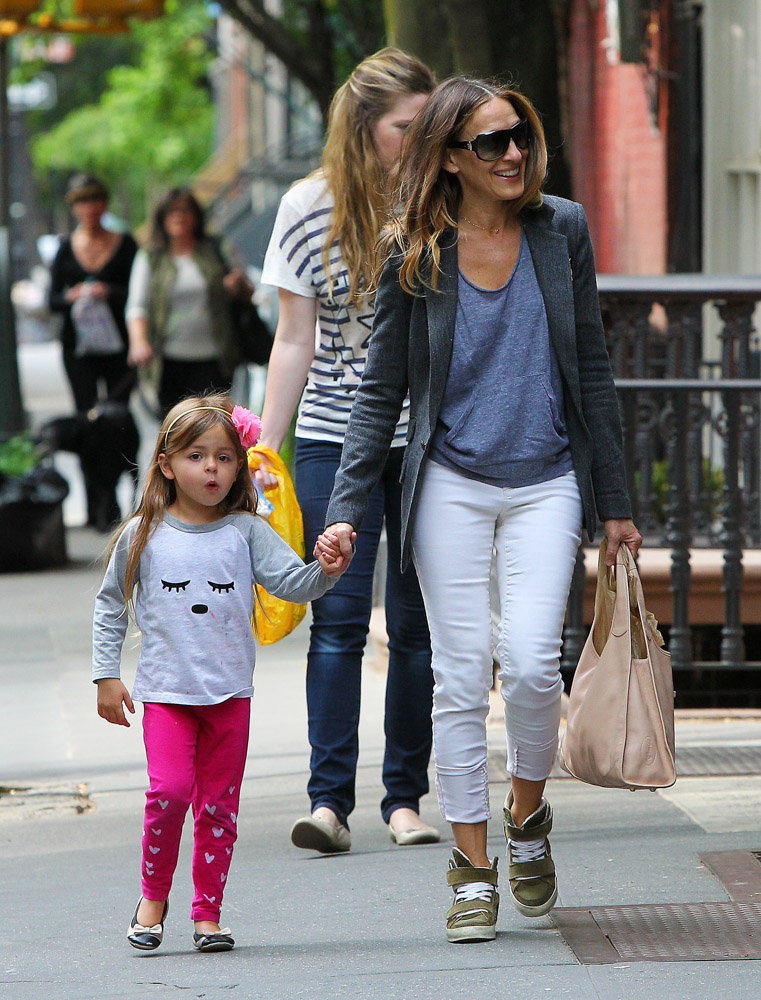 Sarah Jessica Parker Strolls NYC With a Bag From Her Own Label - PurseBlog