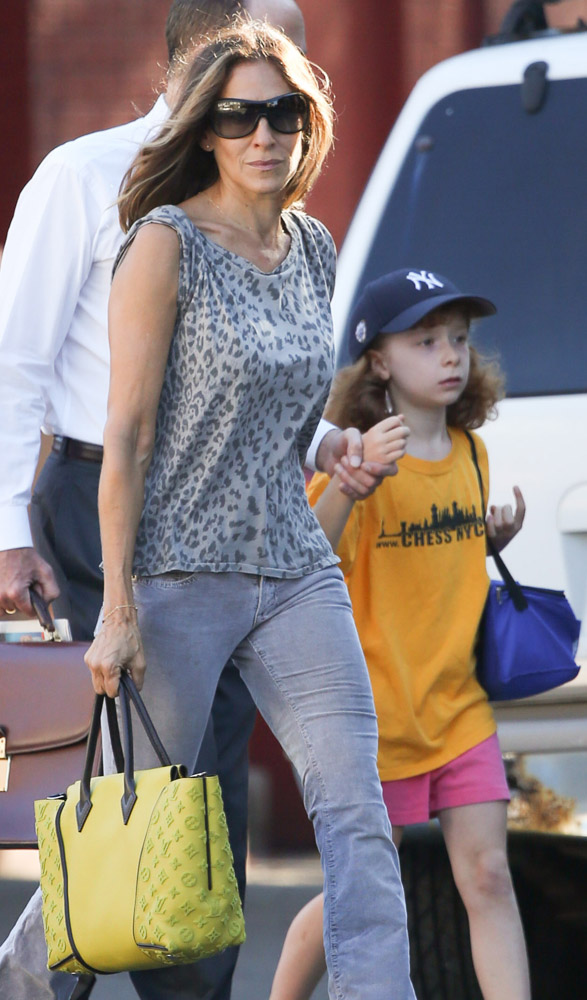 Stuff celebrity moms carry in their bags - Today's Parent
