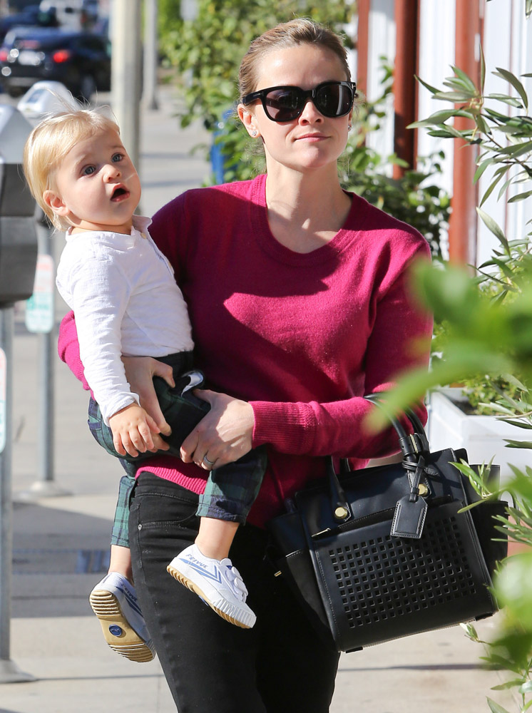 The Many Bags of Celebrity Moms - Page 38 of 51 - PurseBlog