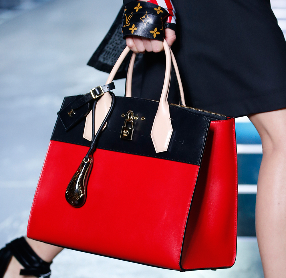 Louis VUITTON by Nicolas GHESQUIERE. Shiny red and black…
