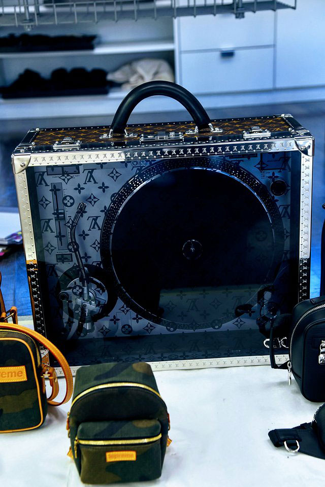 Louis Vuitton, Accessories, Louis Vuitton X Supreme Iphone Trunk Case