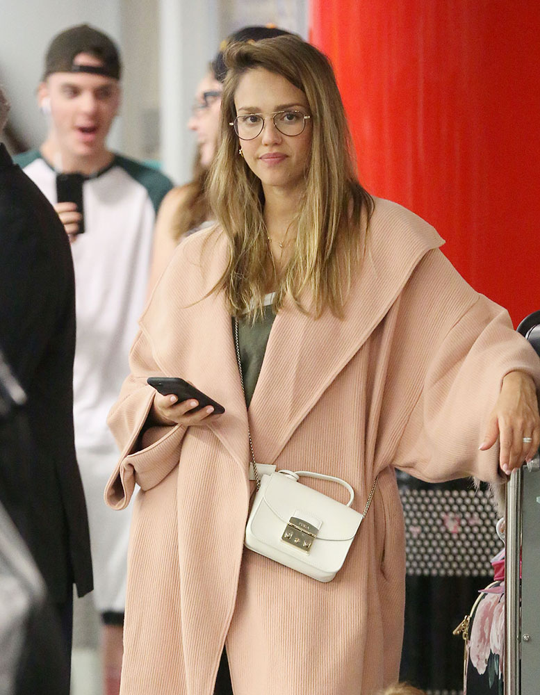 Jessica Alba Carrying Light Pink Louis Vuitton Bag