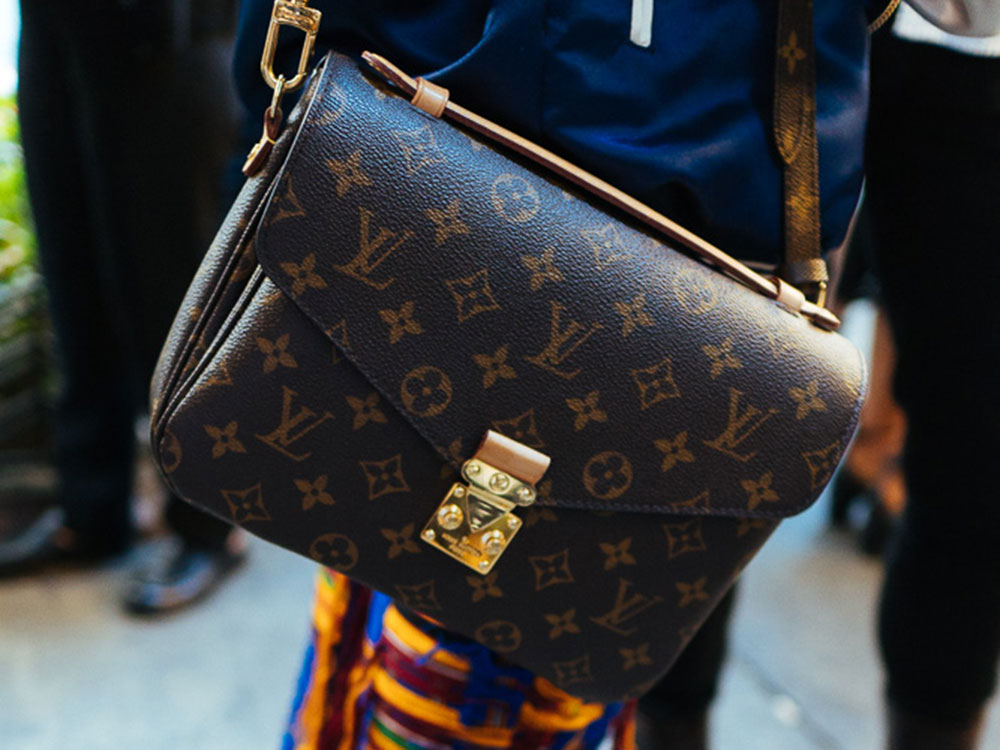 The Ultra Popular Louis Vuitton Pochette Metis Bag Now Comes in Three More  Colors - PurseBlog