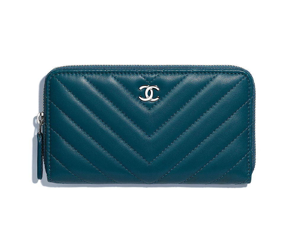 Metallic Green Quilted Caviar Classic Long Zip Pouch Pale Gold Hardware,  2018