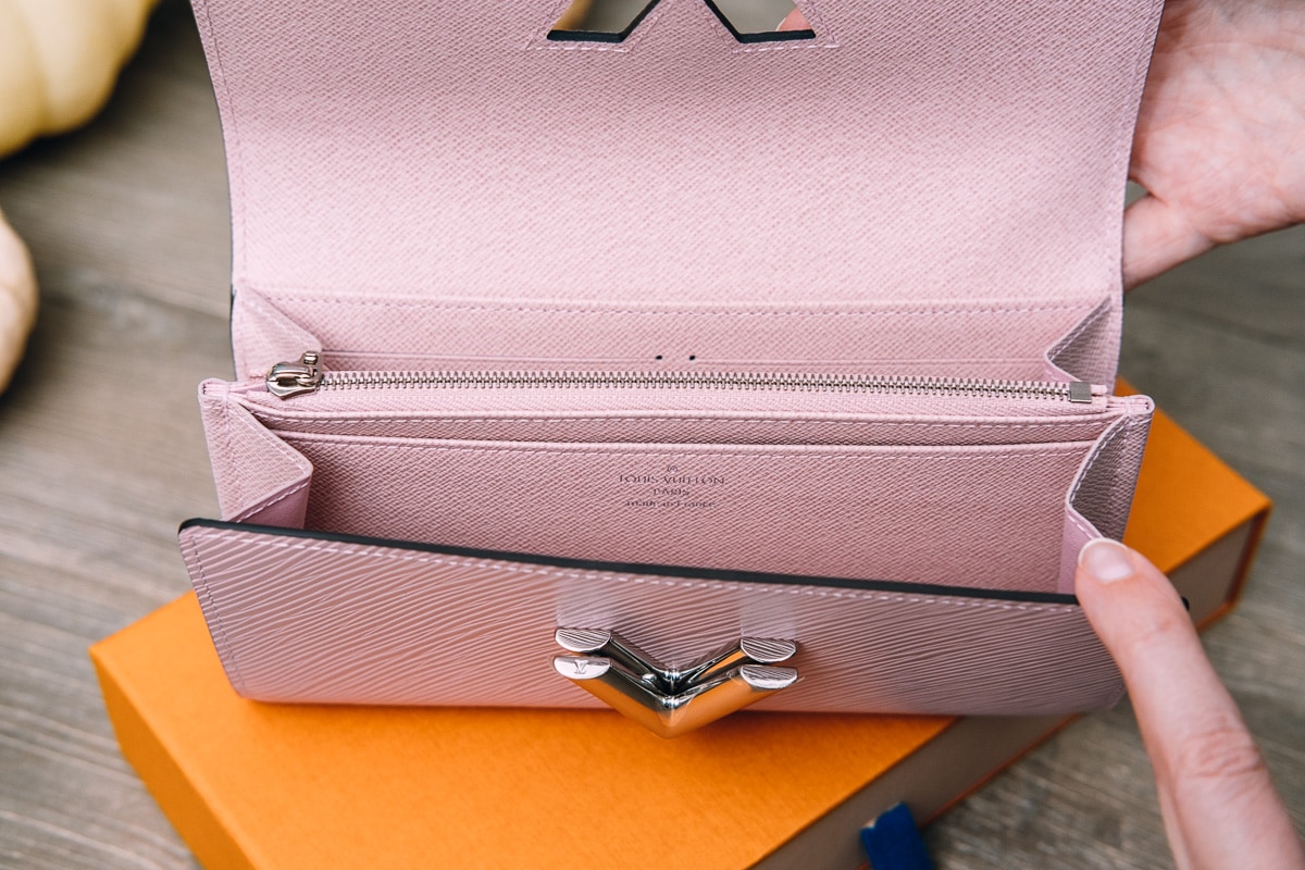 Louis Vuitton Pink EPI Leather Twist Multicartes Wallet