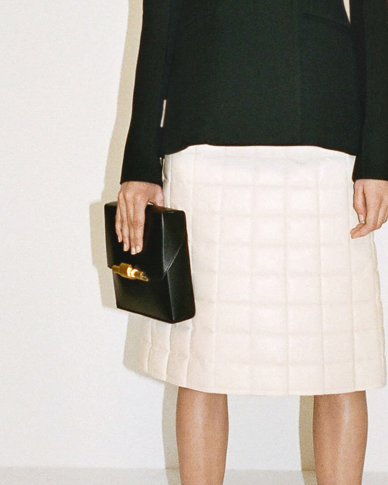 2019 Fall Trend: Everyone Is Already Wearing This Bottega Veneta Pouch –