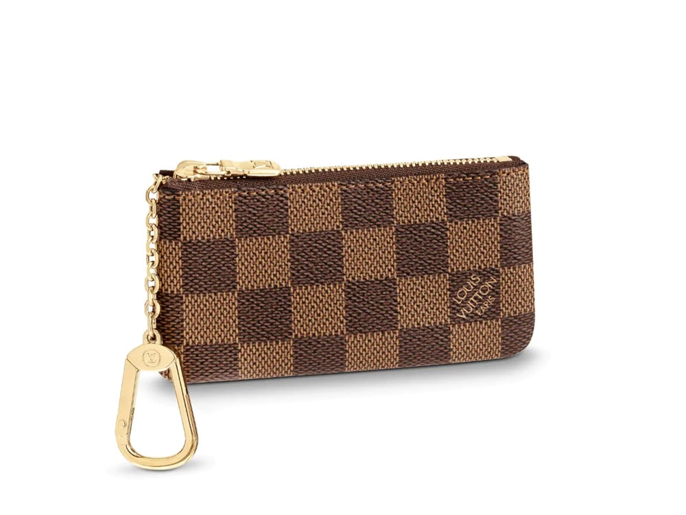 Lv multicolor key pouch action, paid way less then i expected for this and  tbh its not worth 150 and up unless you really want this piece, cards need  to fit on