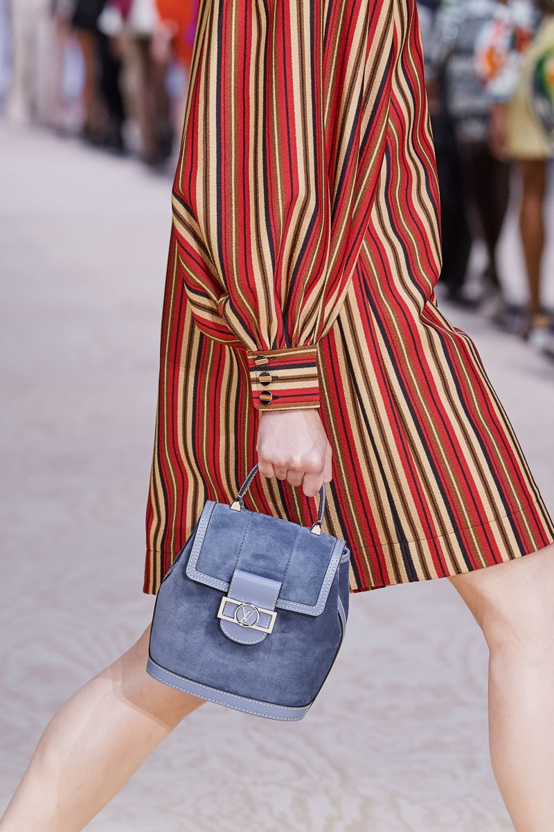 LVFW19 Bridging past to present. The new LV Arch Bag from  @NicolasGhesquiere's latest #LouisVuitton Show features…
