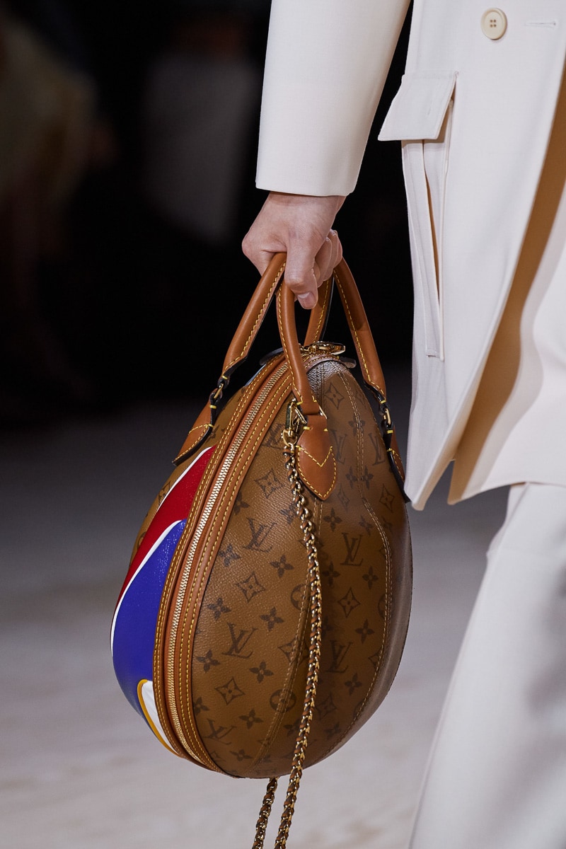 Louis Vuitton - Revisiting the Carry It Tote. Nicolas Ghesquière