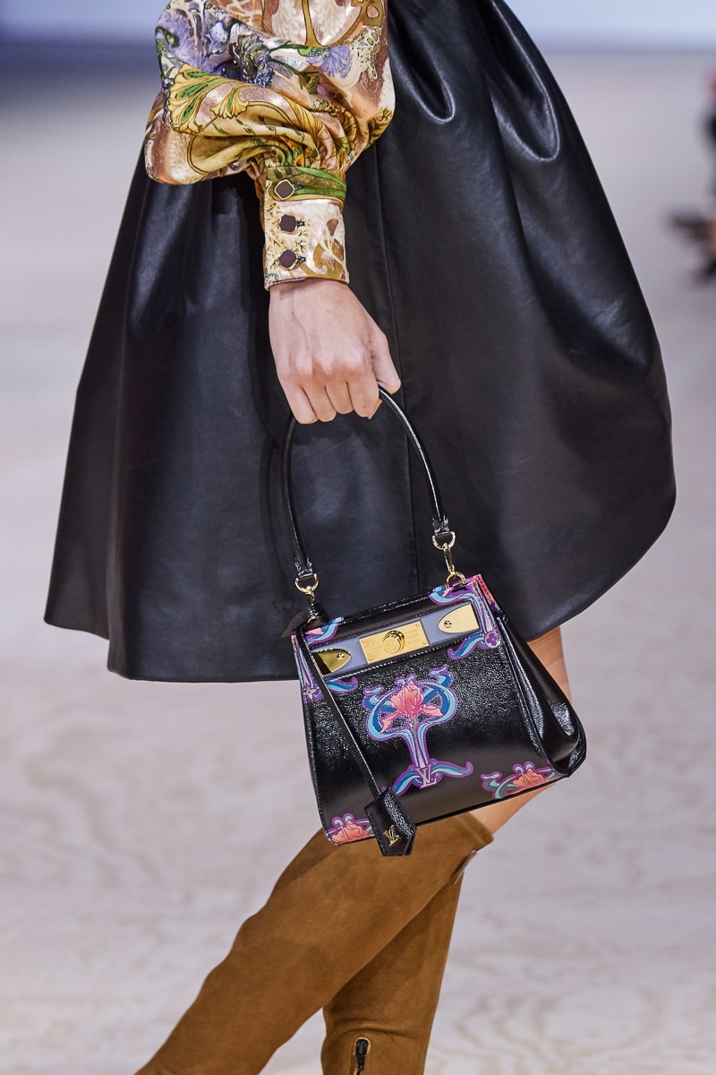 Recalling #LouisVuitton signatures. A Monogram bag from  @NicolasGhesquiere's latest Collection presented yest…
