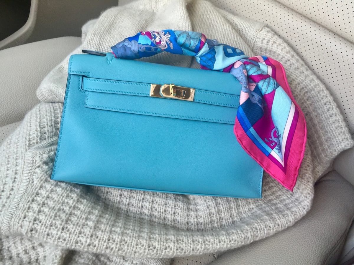 Review - Hermes Jige Elan 28 Clutch. What can fit in it? 
