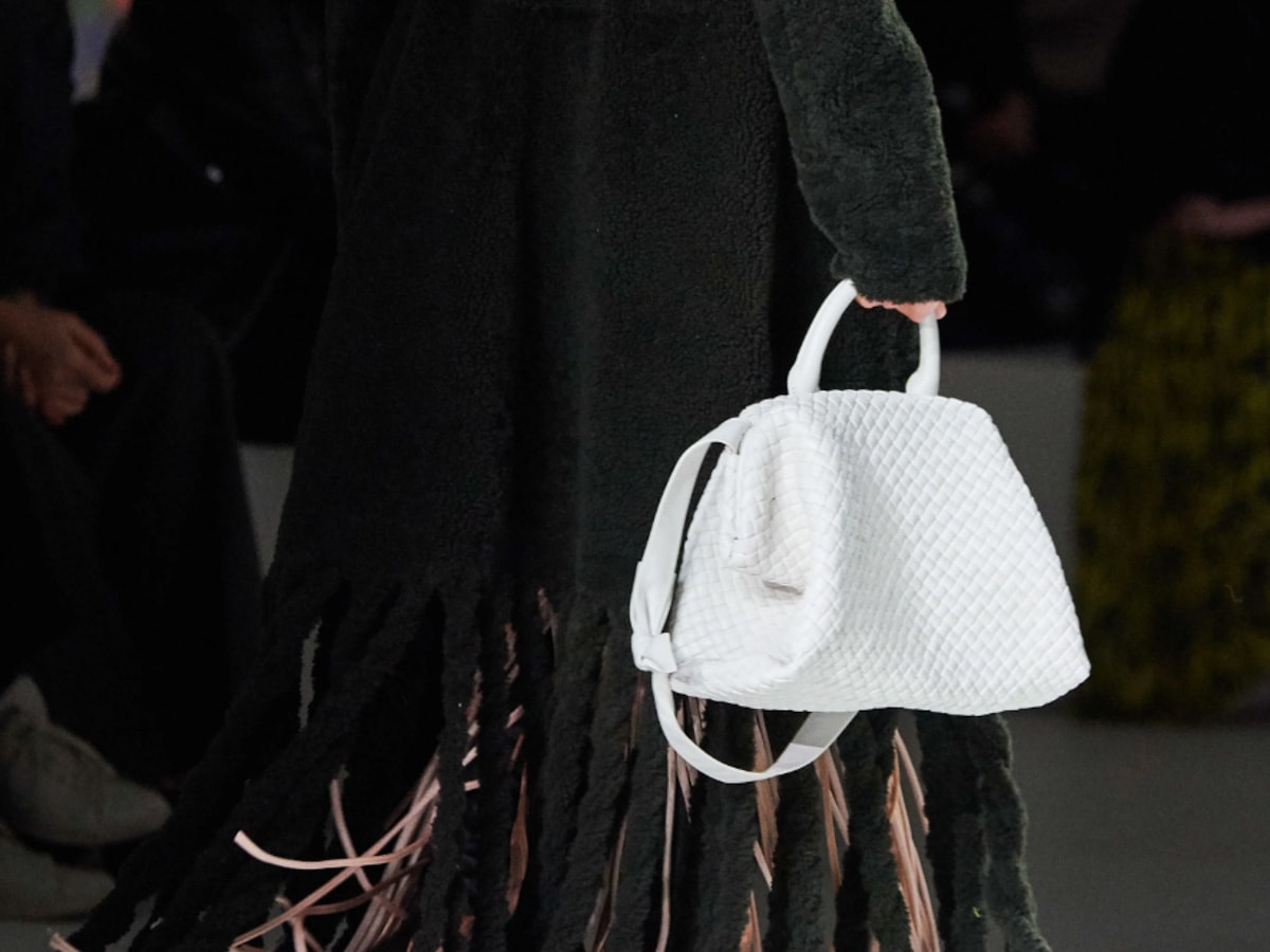 Bottega Veneta Spring-Summer 2020 mini Jodie bag in beige leather