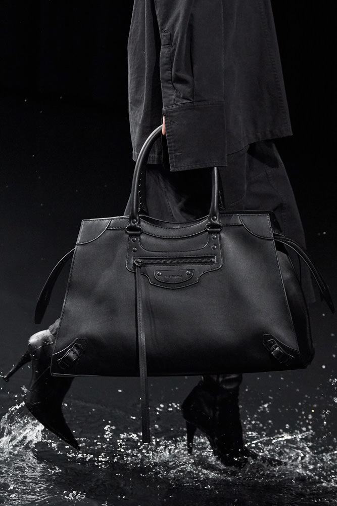METCHA | Say hi to Balenciaga Neo Classic Bag