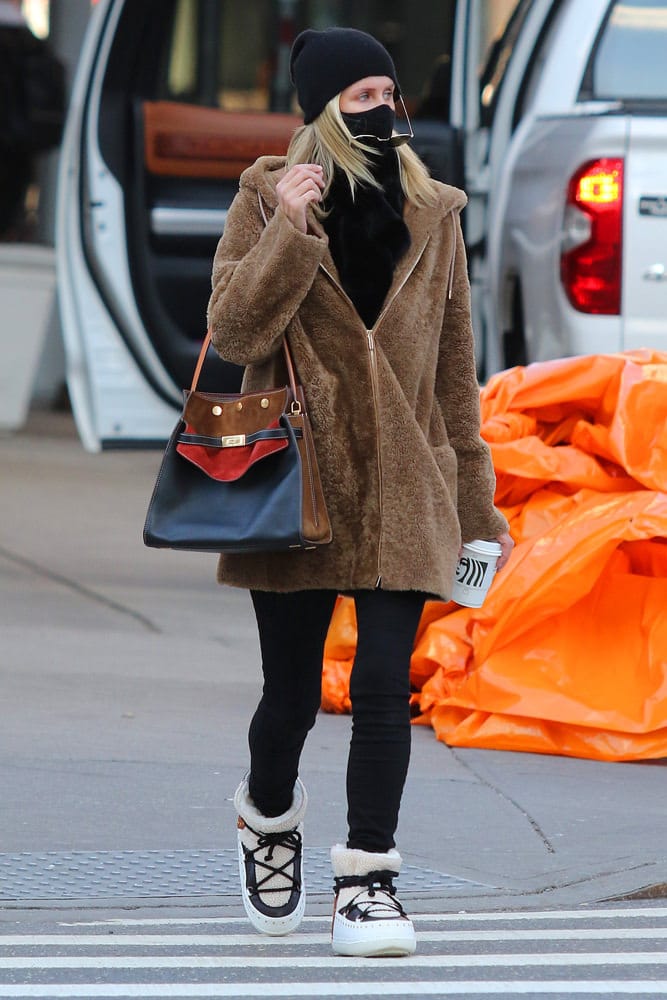 Celebs Do a 90s Redux with Bags from Louis Vuitton, Marc Jacobs and Saint  Laurent - PurseBlog