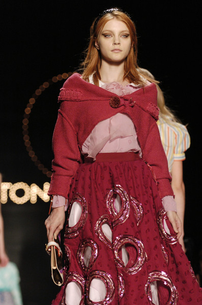 THE ARCHIVE! LOUIS VUITTON SPRING 2005 RUNWAY RED SEQUIN JACKET (FR38)