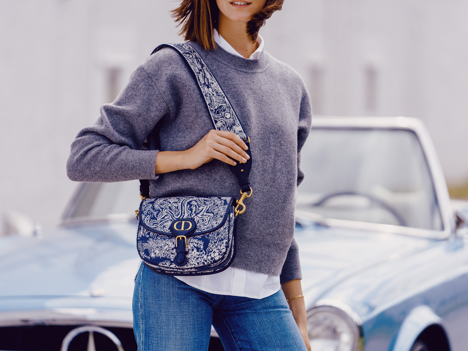 Dior 30 Montaigne  Women bags fashion, Street style bags, Blue bag outfit