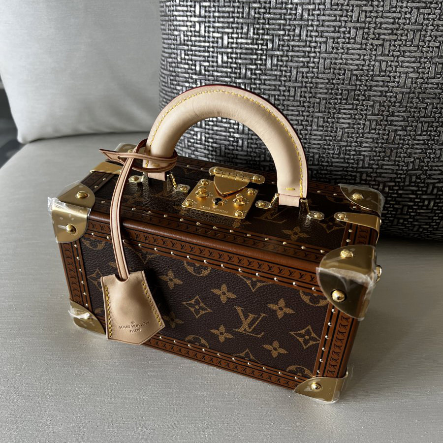 Finally got my hands on the Louis Vuitton Valisette Tresor! Come