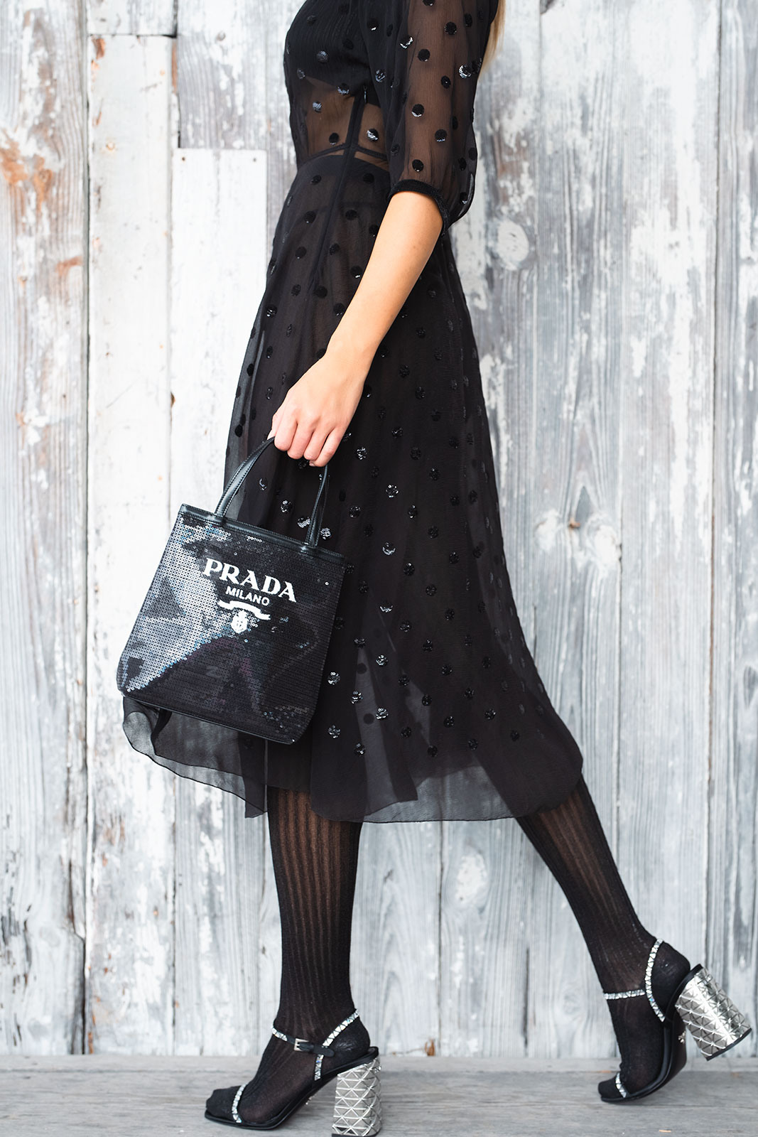 Gray dress, polka dot tights and a black quilted bag - Fashion Tights