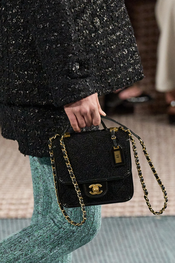 Chanel 22K Fall-Winter 2022 River of Tweed Handbags Review and First  Impression