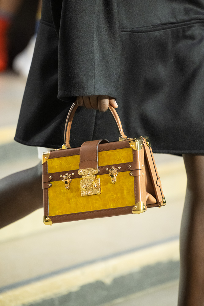 Louis Vuitton on X: #LVMenSS20 Florals and folds. Spring flowers adorn a  Keepall and pleated Monogram canvas form a Sac Plat Plus from  @VirgilAbloh's latest #LouisVuitton collection. Watch the show now on