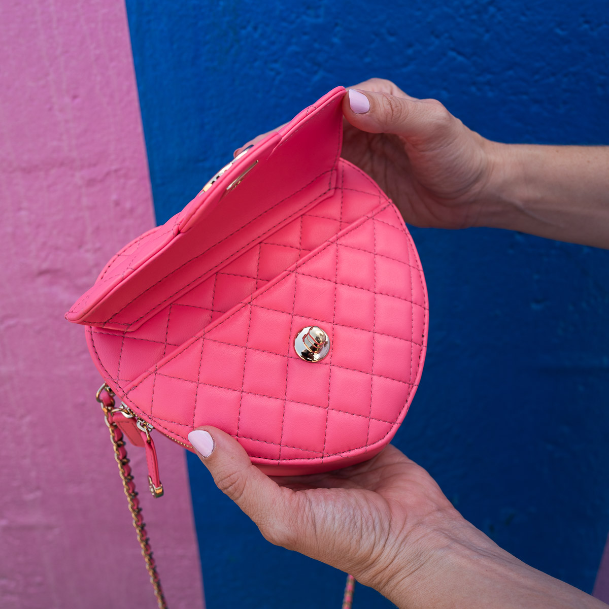 Chanel 2022 CC In Love Heart Bag - Pink Crossbody Bags, Handbags