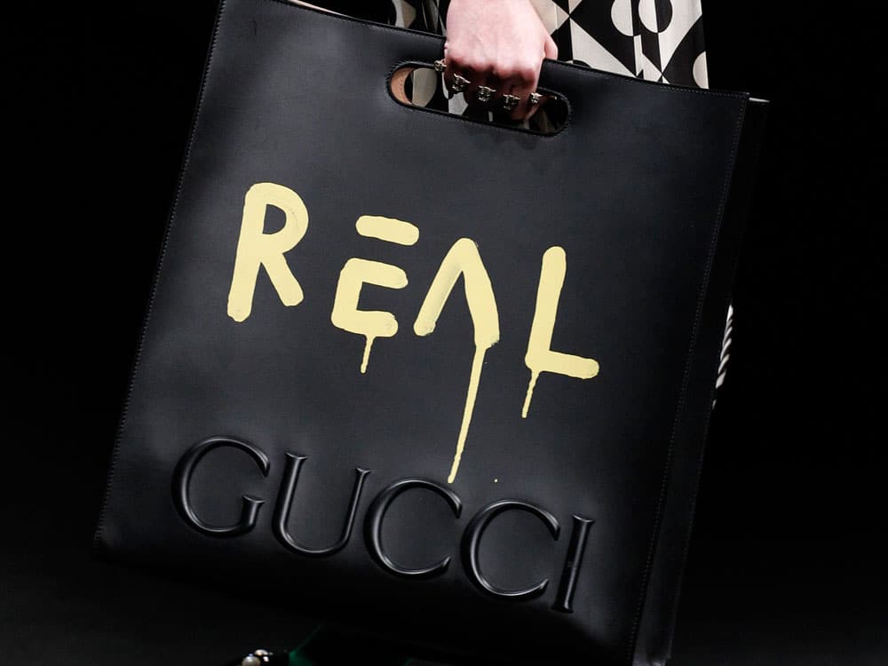 Dozens of fake designer purse vendors selling knock-offs to NYC holiday  shoppers