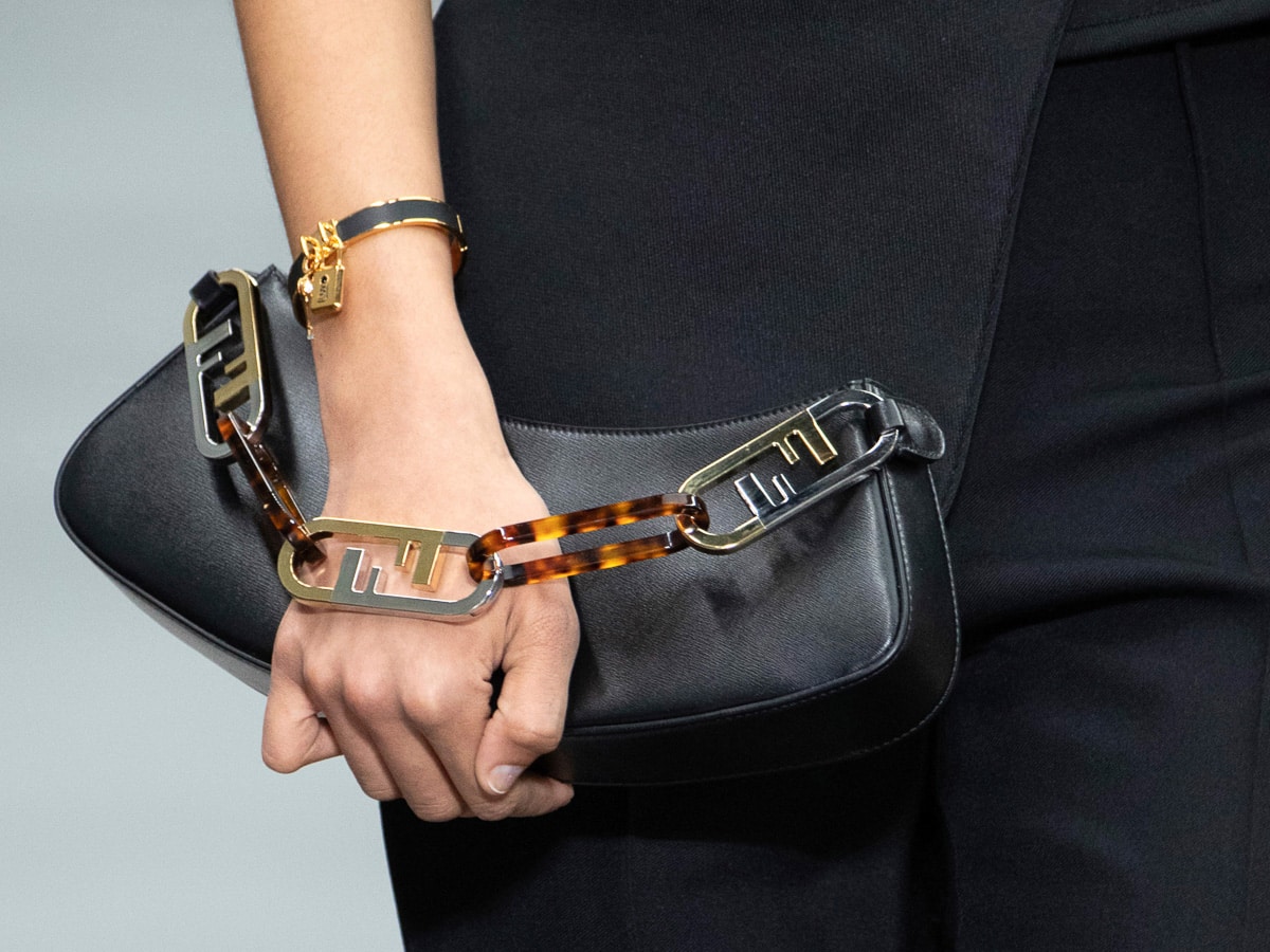 New Fendi bag! “O'lock Swing” 🤩 $2490 - Detachable leather