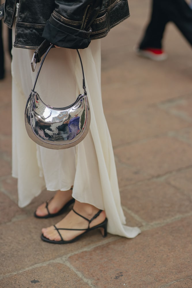 Women in white with Gucci pouch and white Hermes Constance bag before  Trussardi fashion show, Milan Fashion Week street style on September 24,  2017 in Milan. – Stock Editorial Photo © AndreaA. #272169398