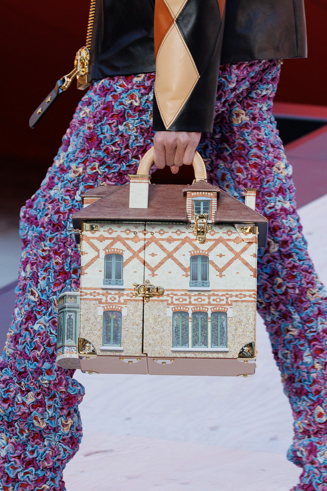 The Oversized Bags of Louis Vuitton Spring 2023 - PurseBlog