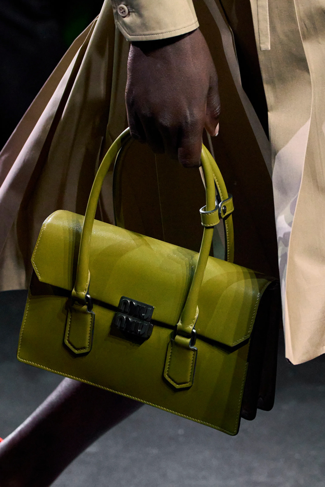 Yellow handbags 2023 - The trend color in the fashion world