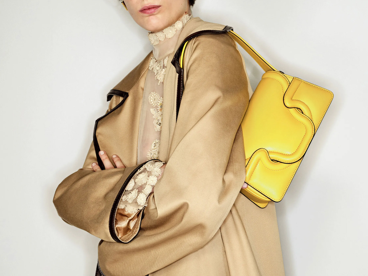 Lena Lavoro Gold in 2023  Valentino bags, Gold bag, Mario valentino