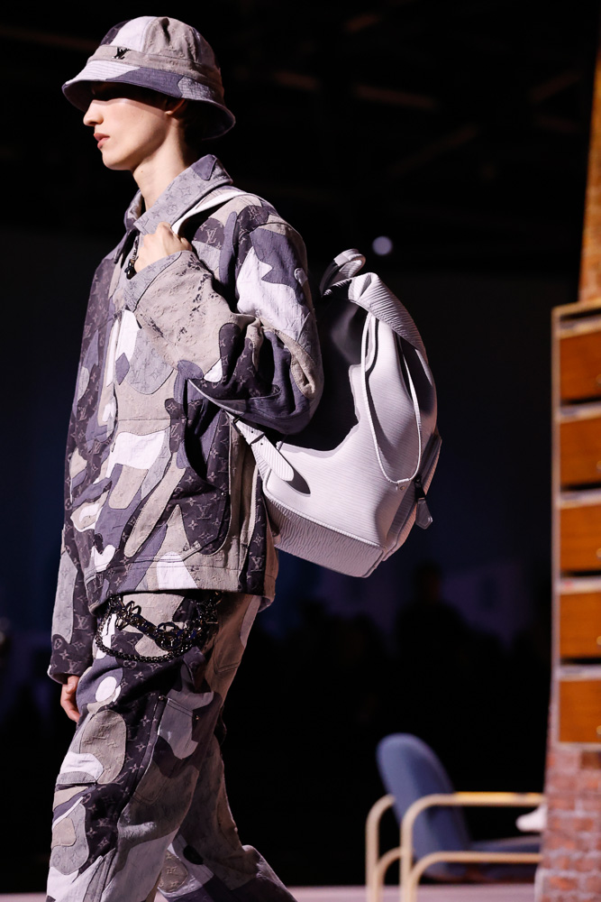MANIFESTO - FRENCHNESS IN A BAG-SHELL: Louis Vuitton's Fall-Winter