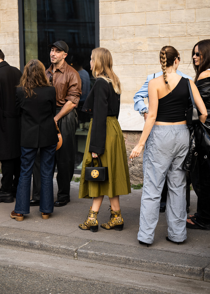 Travis Kelce looking for fashion inspiration while in Paris