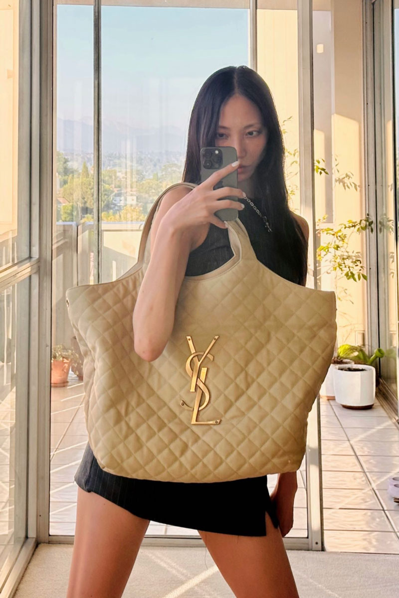 PurseBlog on X: Celebs Do a 90s Redux with Bags from Louis Vuitton, Marc  Jacobs and Saint Laurent -    / X